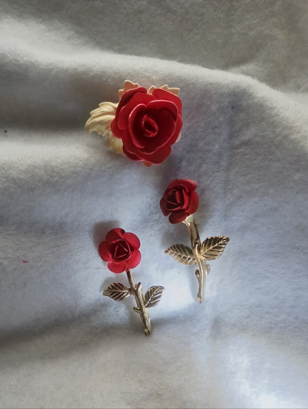 Lot of 3 Vintage Red Rose Brooches Gold Toned